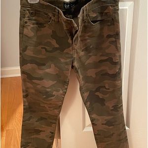 NWOT GAP camo jeans